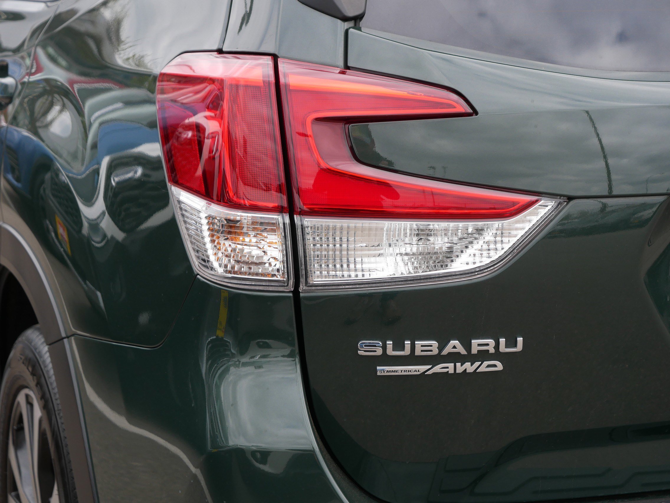 Used 2024 Cascade Green Silica Subaru Limited image 17