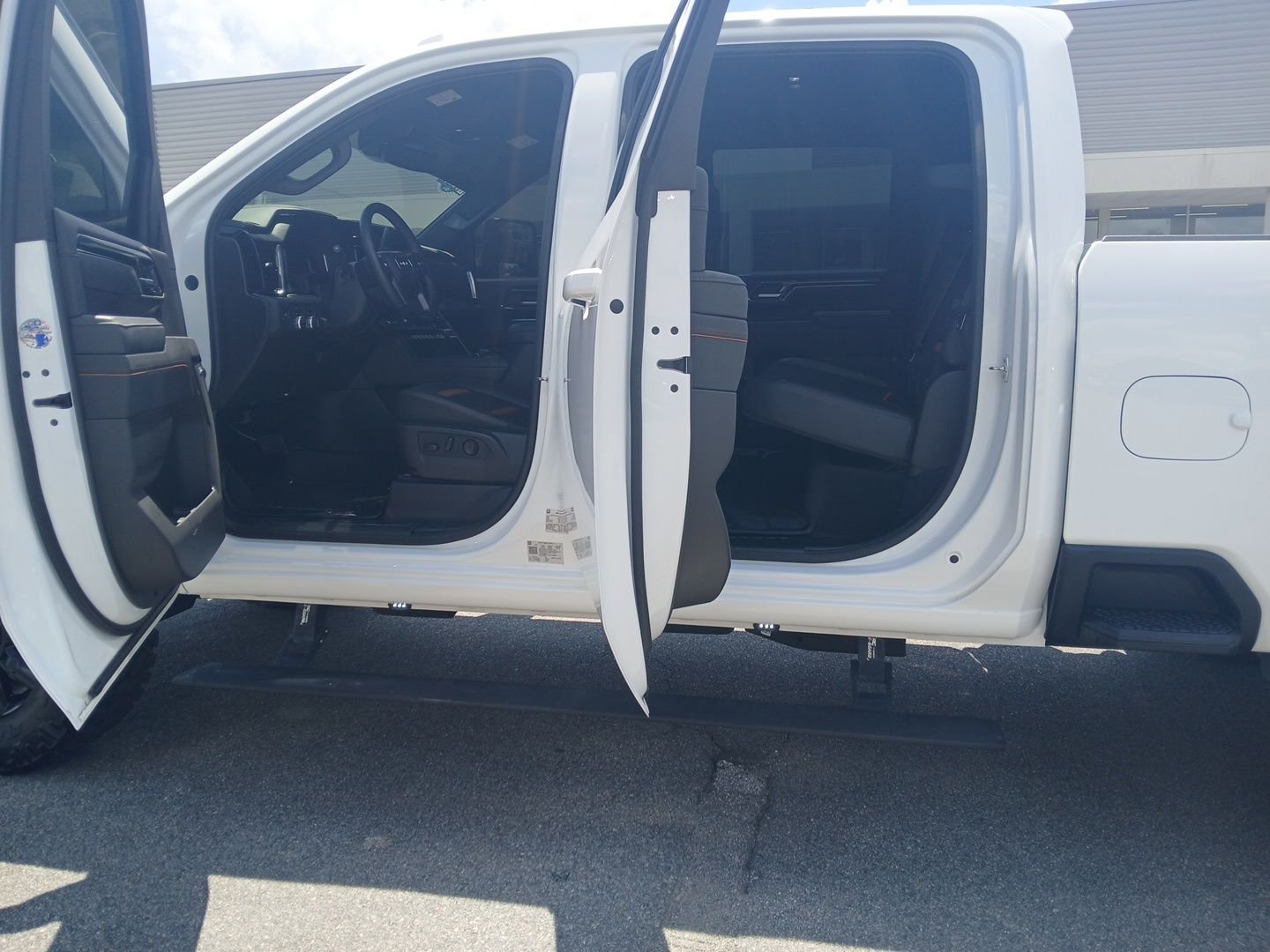 Used 2025 Summit White GMC AT4 image 19