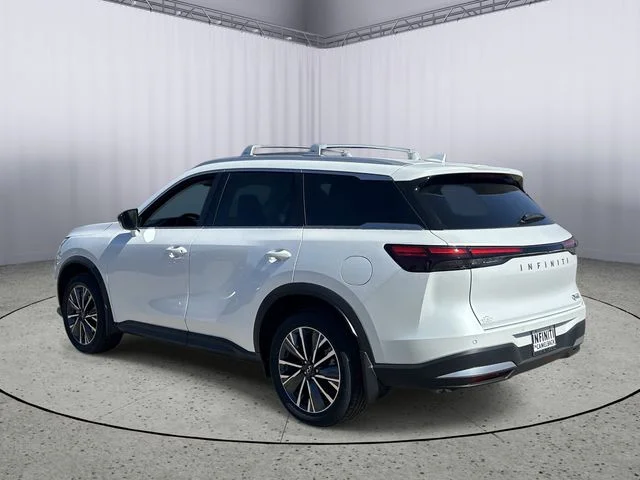 New 2027 RADIANT WHITE INFINITI Luxe FWD image 7