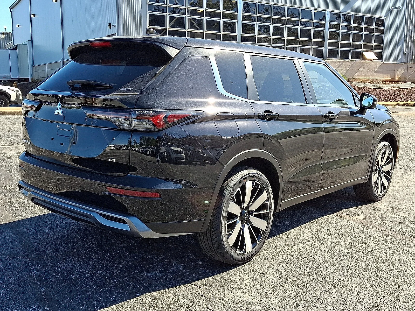 New 2026 Black Mitsubishi SE image 8