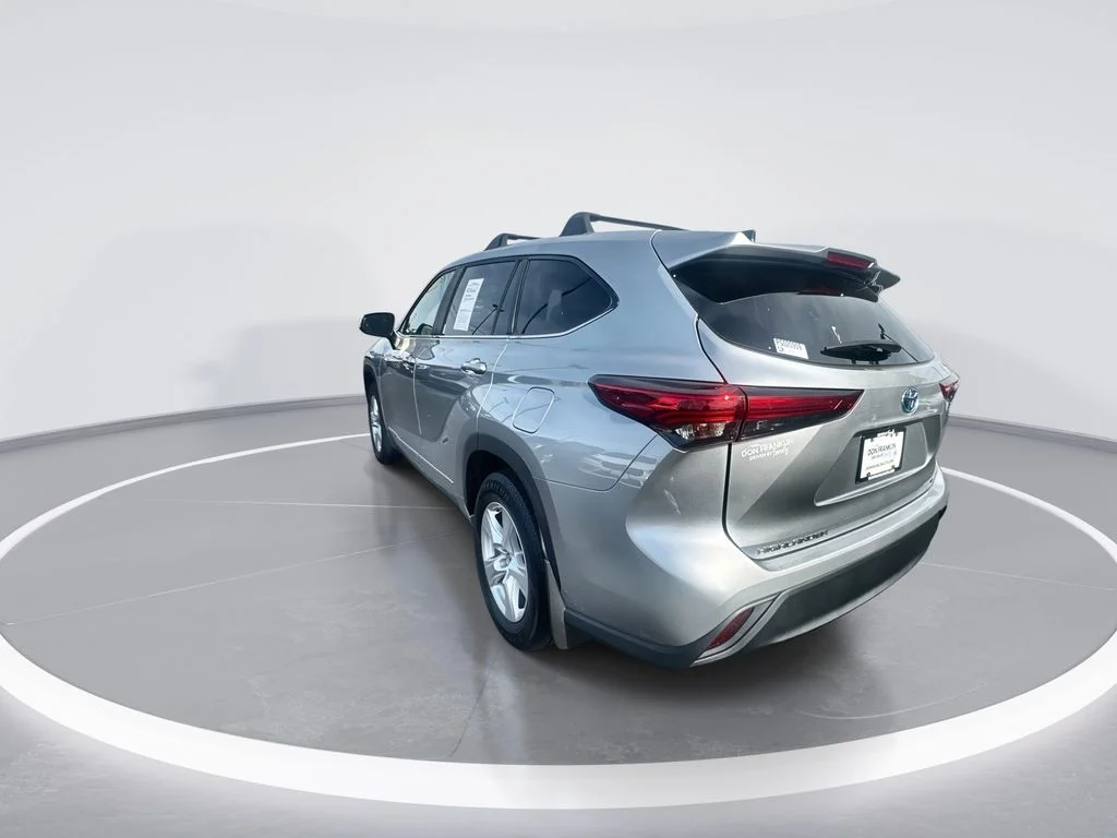 Used 2023 Silver Toyota LE image 6