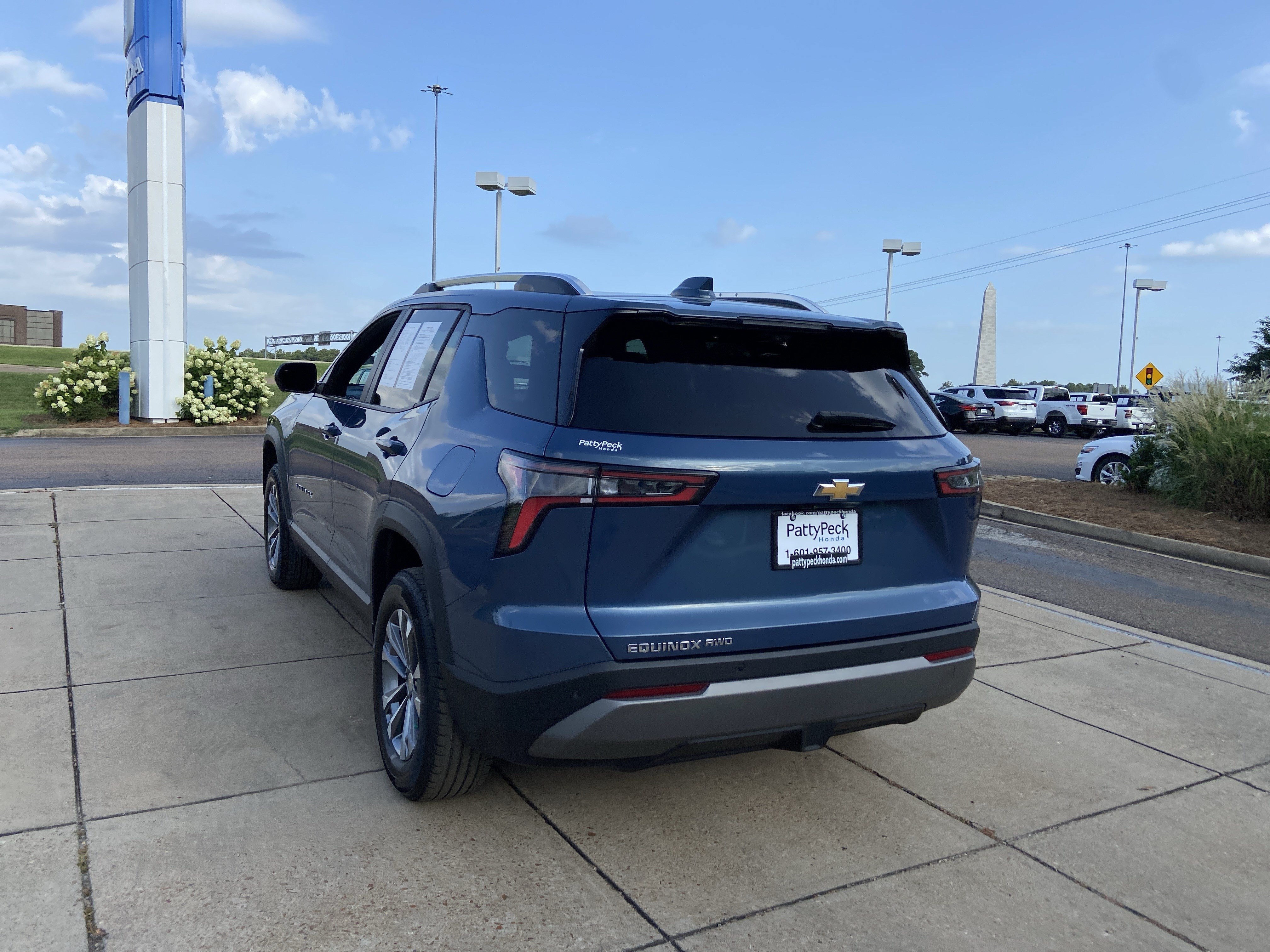 Used 2025 Lakeshore Blue Metallic Chevrolet AWD LT image 9