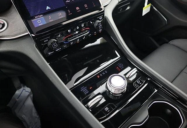 2025 Jeep Grand Cherokee Overland - Photo 11