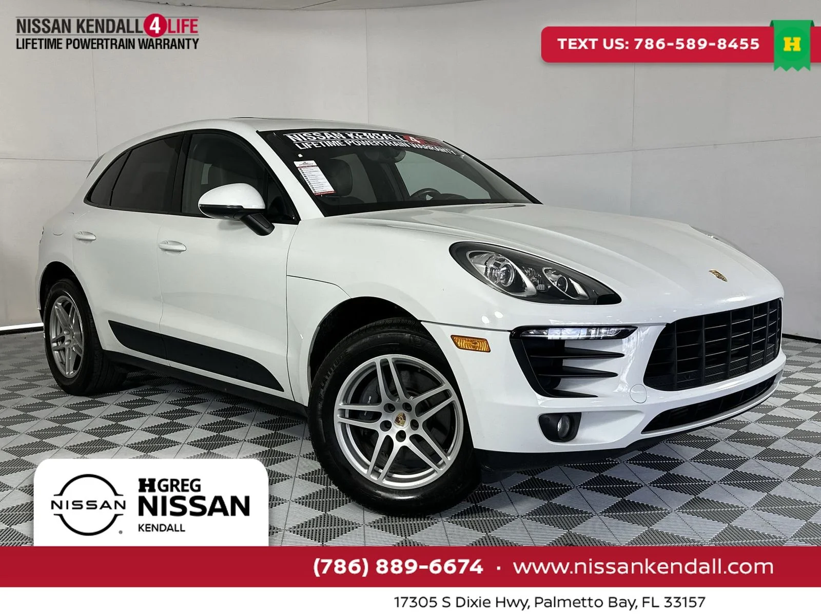 2017 Porsche Macan -'s photo