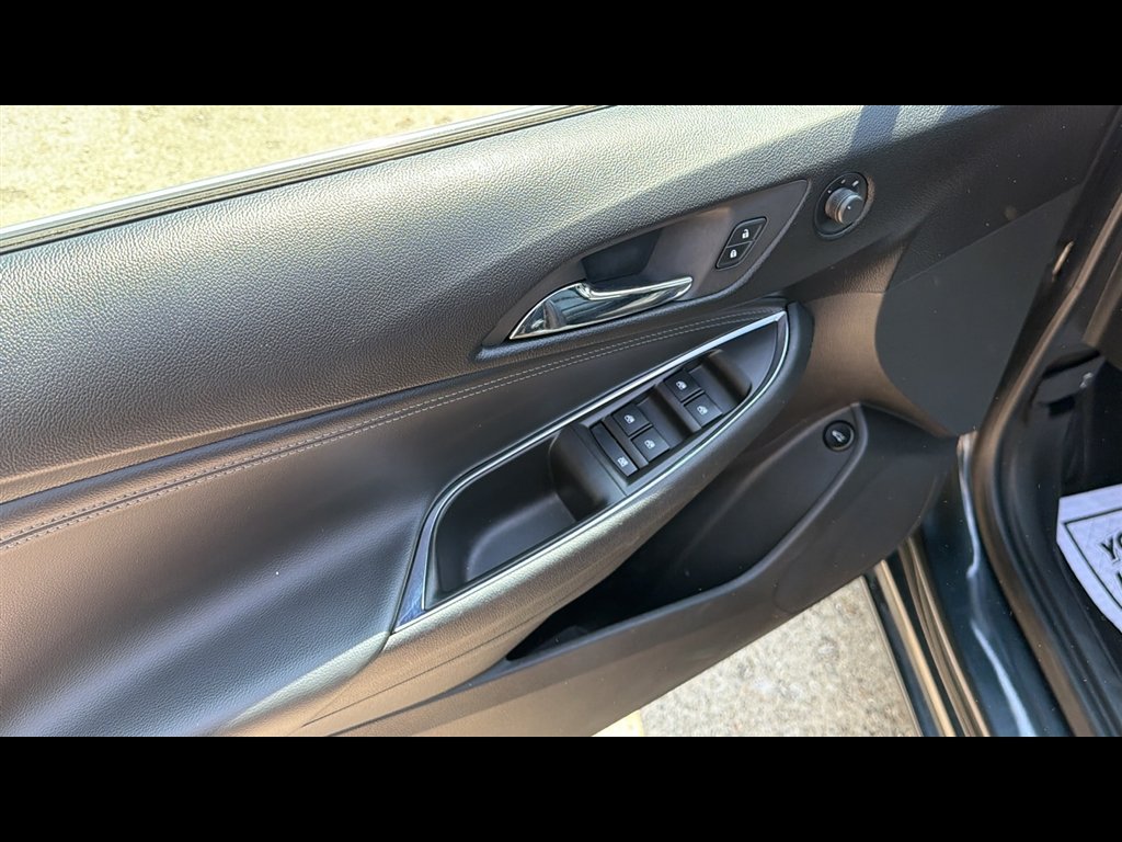 Used 2018 Graphite Metallic Chevrolet Premier image 7