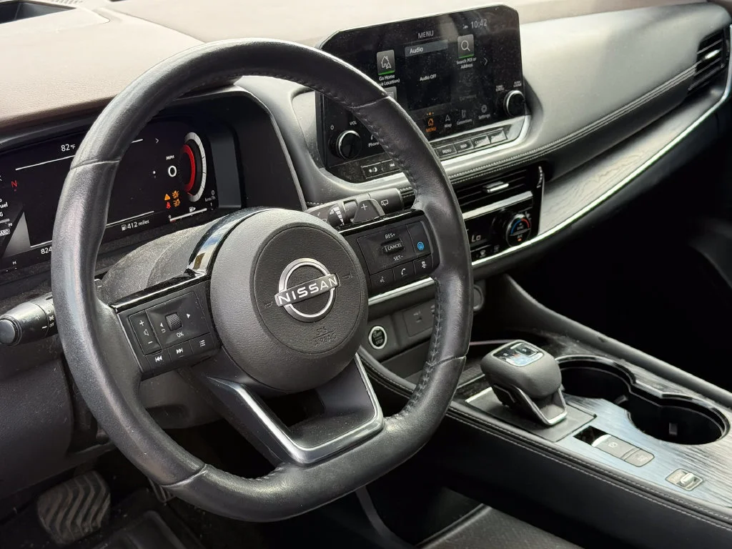 Used 2022 Boulder Gray Nissan Platinum image 18