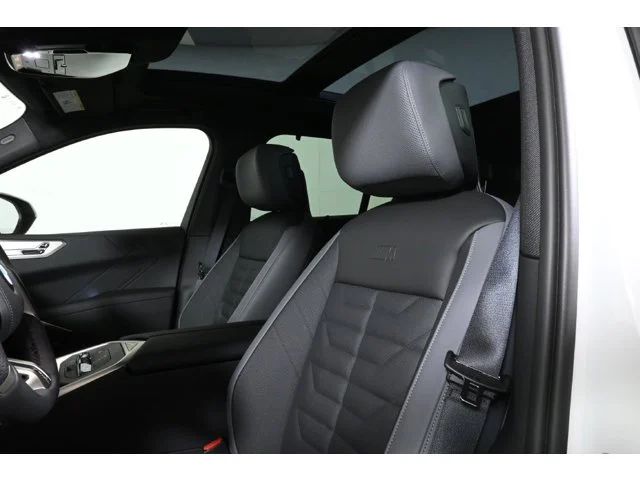 New 2027 Mineral White Metallic BMW 40 xDrive image 15