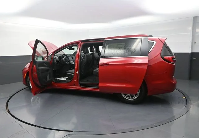 New 2027 Red Hot Pearl-Coat Exterior Paint Chrysler Select image 34