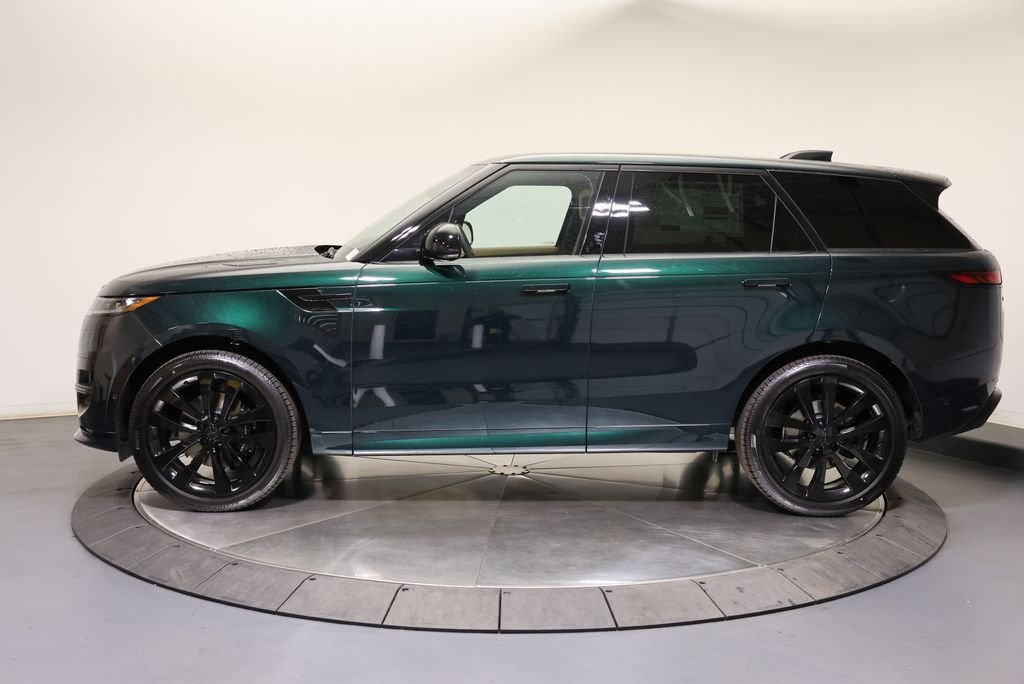 New 2026 British Racing Green Land Rover Dynamic SE image 2