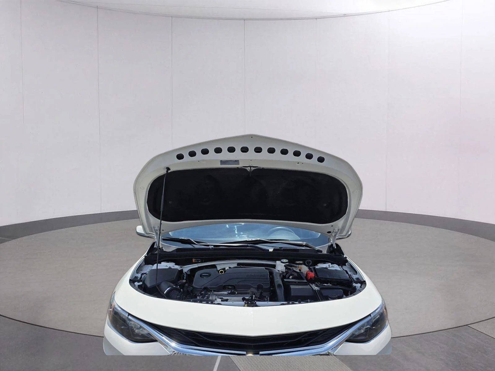 Used 2024 Summit White Chevrolet LT image 17