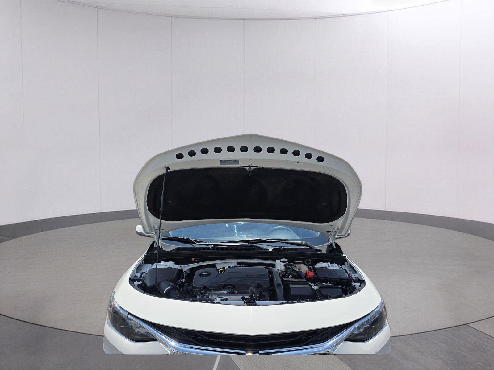Used 2024 Summit White Chevrolet LT image 17