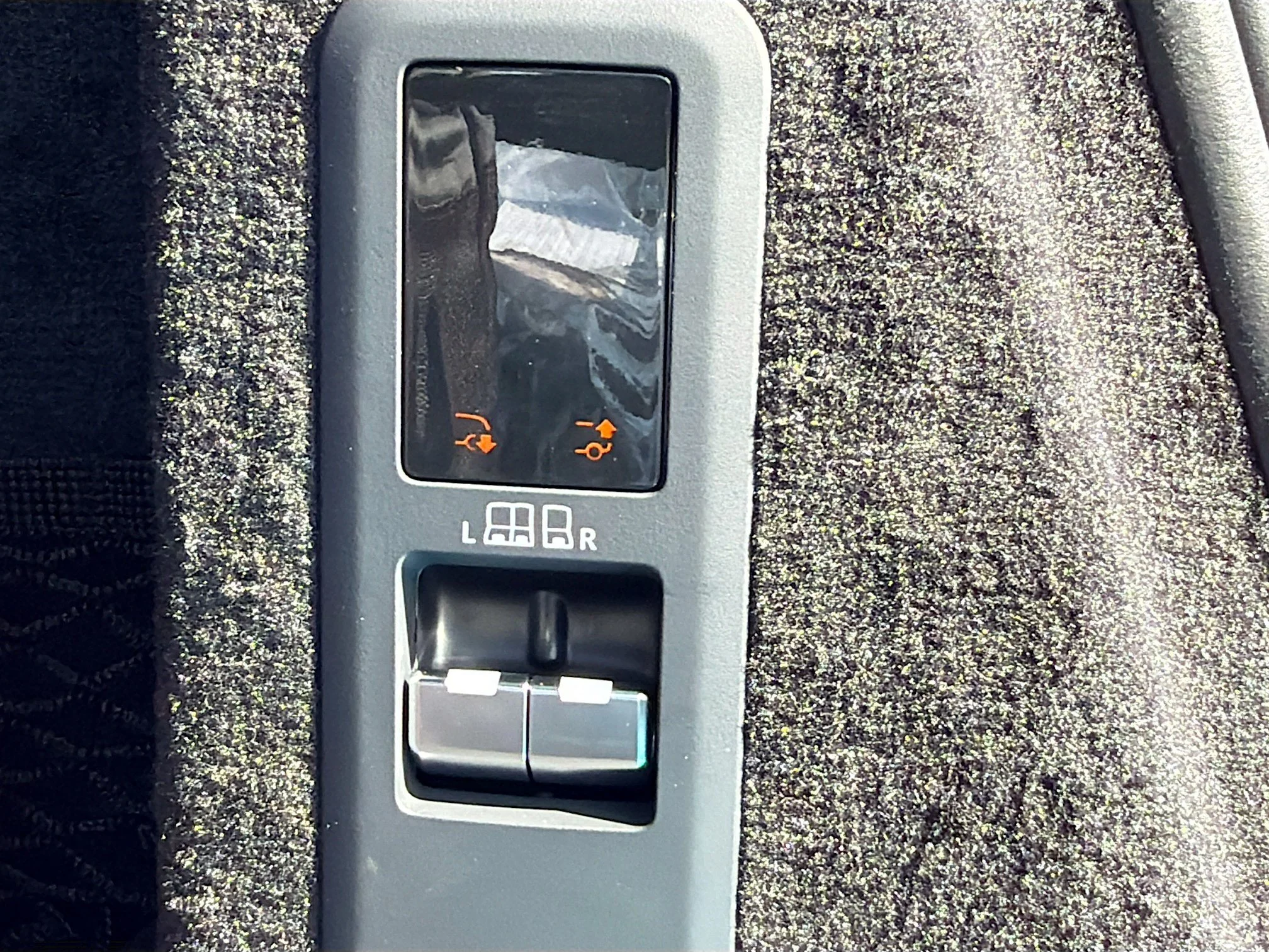 New 2026 Borasco Grey Metallic Land Rover Dynamic SE image 13