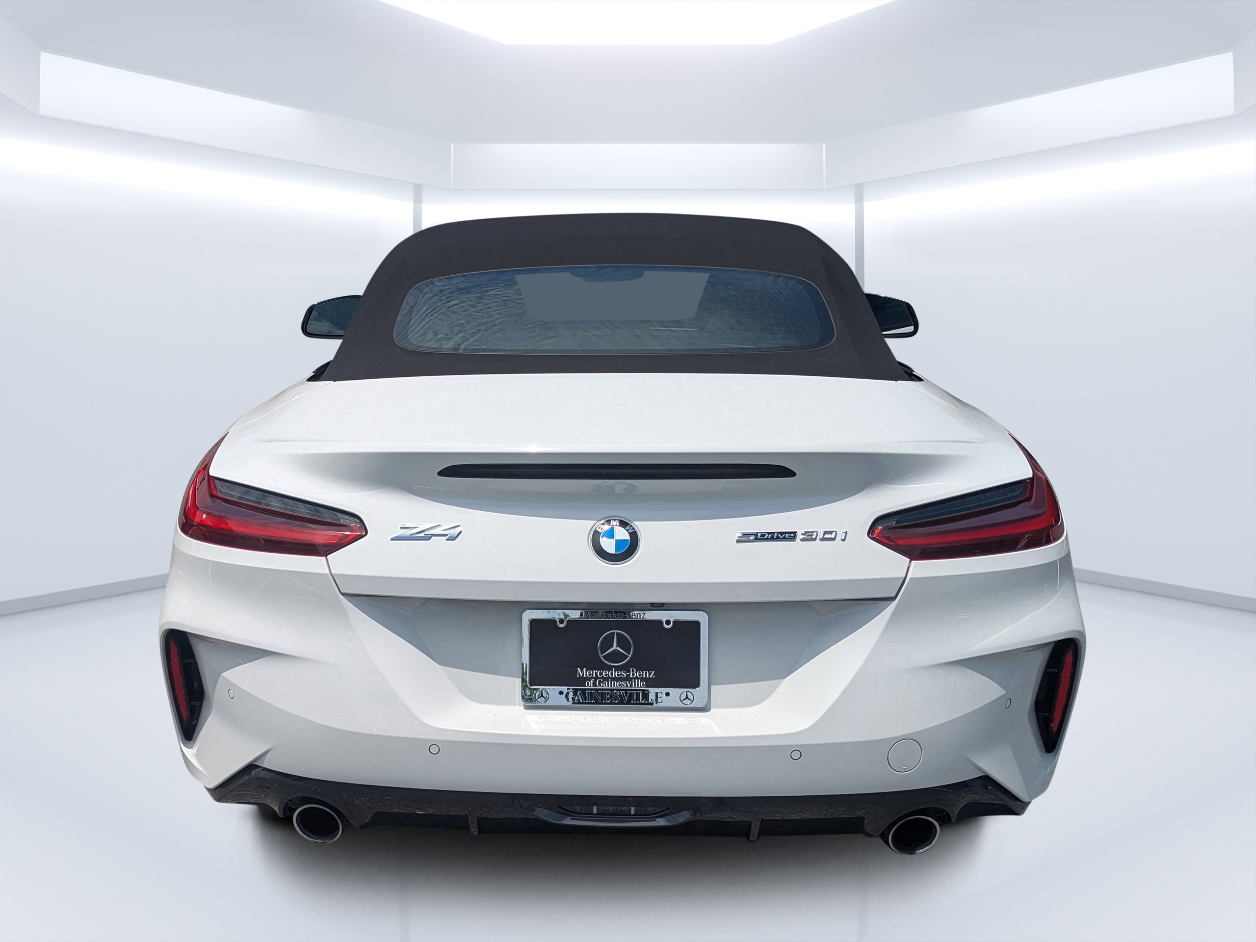 Used 2026 Alpine White BMW sDrive30i image 4
