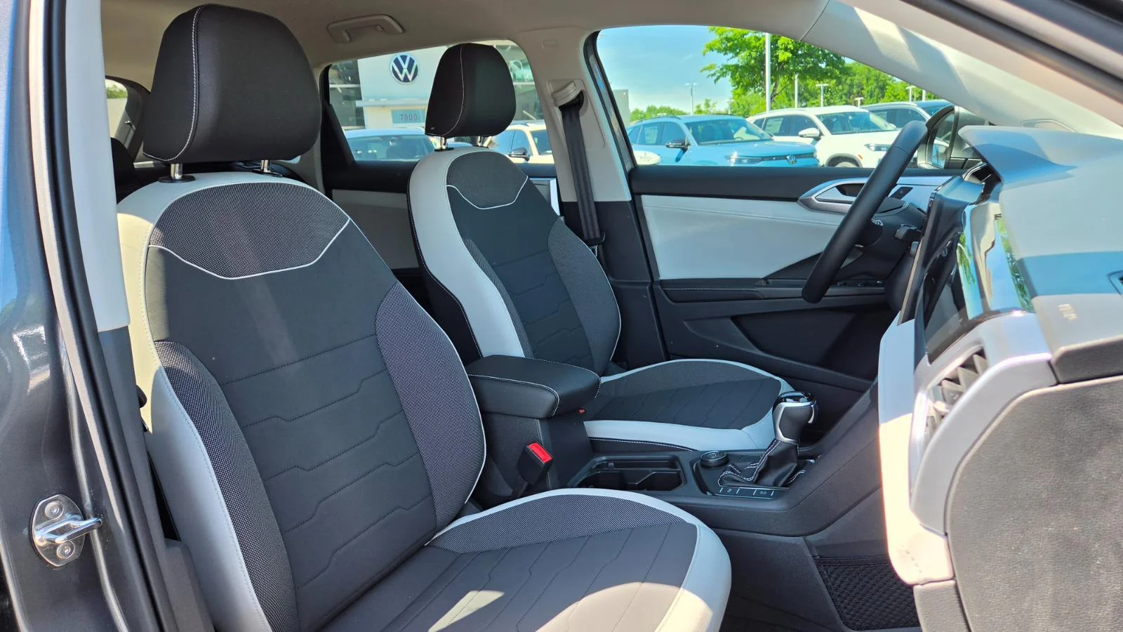 2025 Volkswagen Taos SE - Photo 52