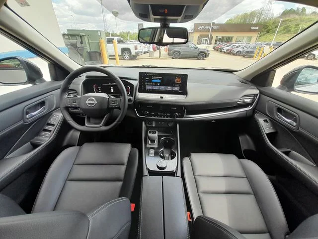 Used 2025 Gold Nissan SL image 43