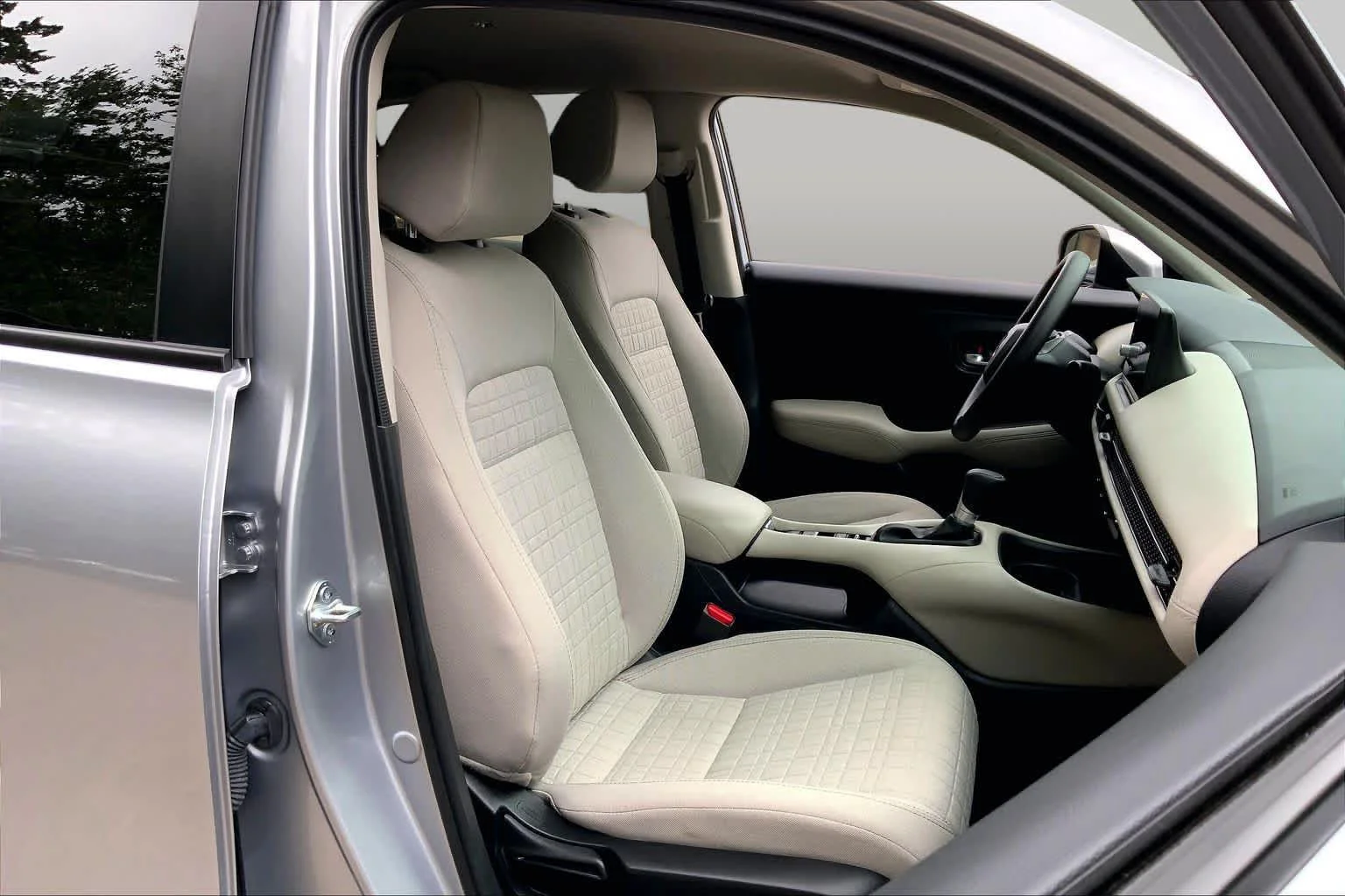 Used 2026 Solar Silver Metallic Honda LX image 8