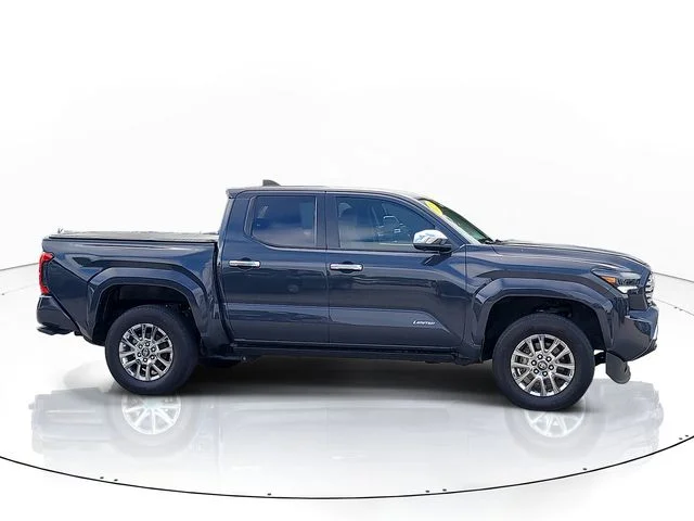 Used 2024  Toyota Limited image 4