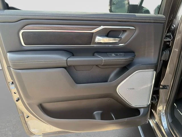 New 2026 Granite Crystal Metallic Clear-Coat Exterior Paint RAM Laramie image 13