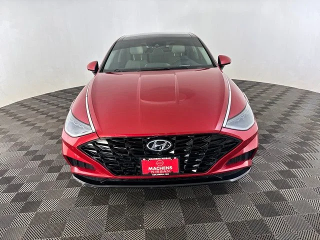 Used 2020 Red Hyundai Limited image 2