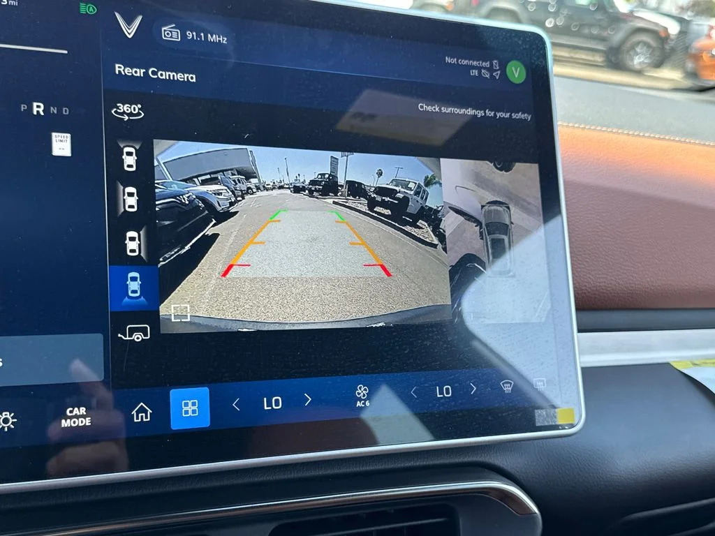 2025 VinFast VF 8 Plus - Photo 30