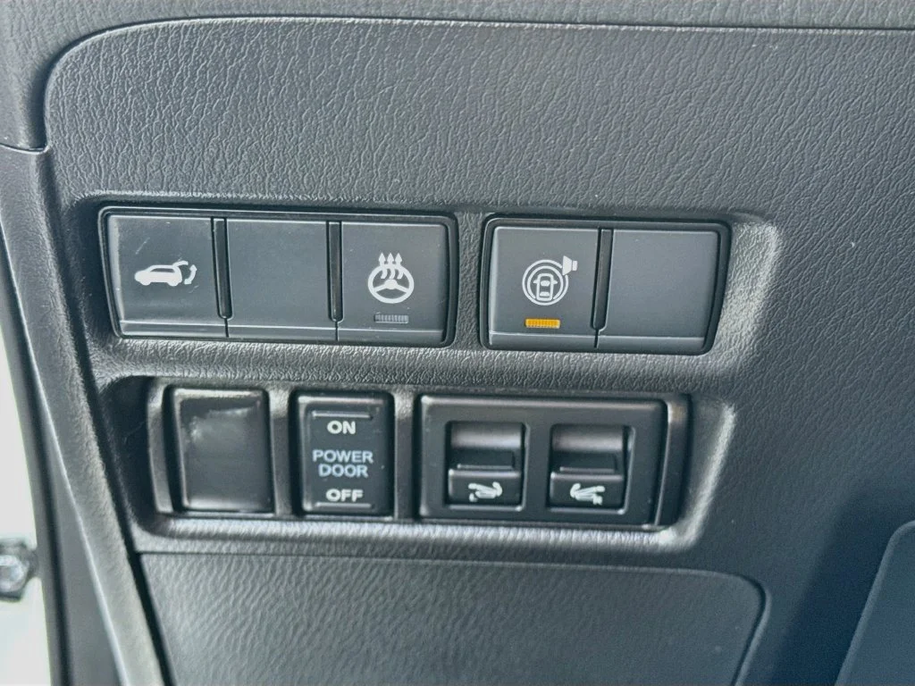 Certified Used 2024 White INFINITI Sensory image 11