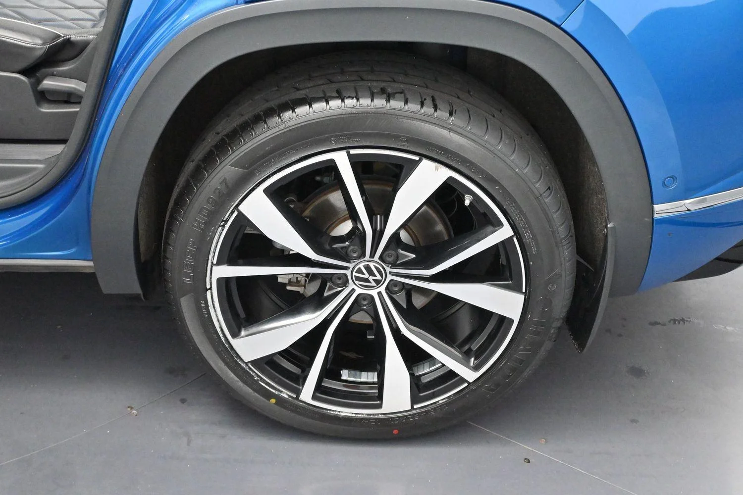 Used 2024 Kingfisher Blue Metallic Volkswagen 2.0T SEL Premium R-Line image 32