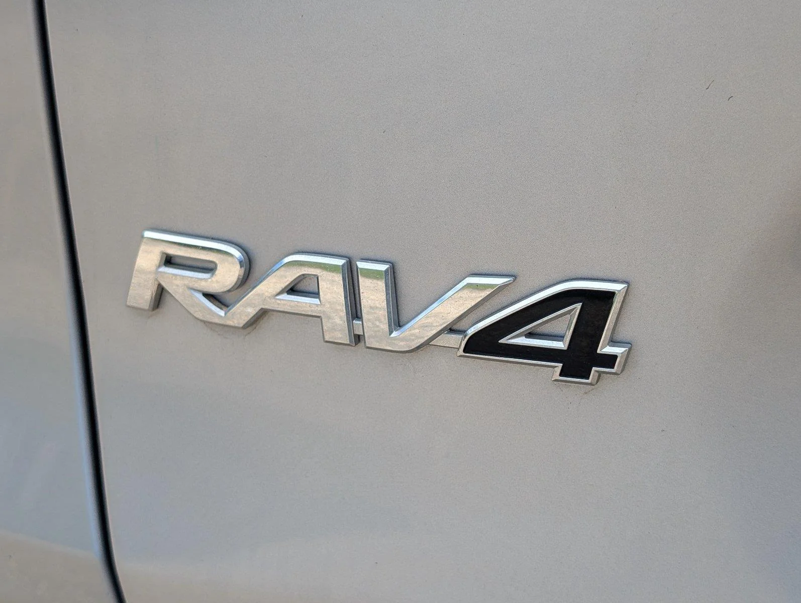 Used 2024 Silver Sky Metallic Toyota XLE Premium image 6