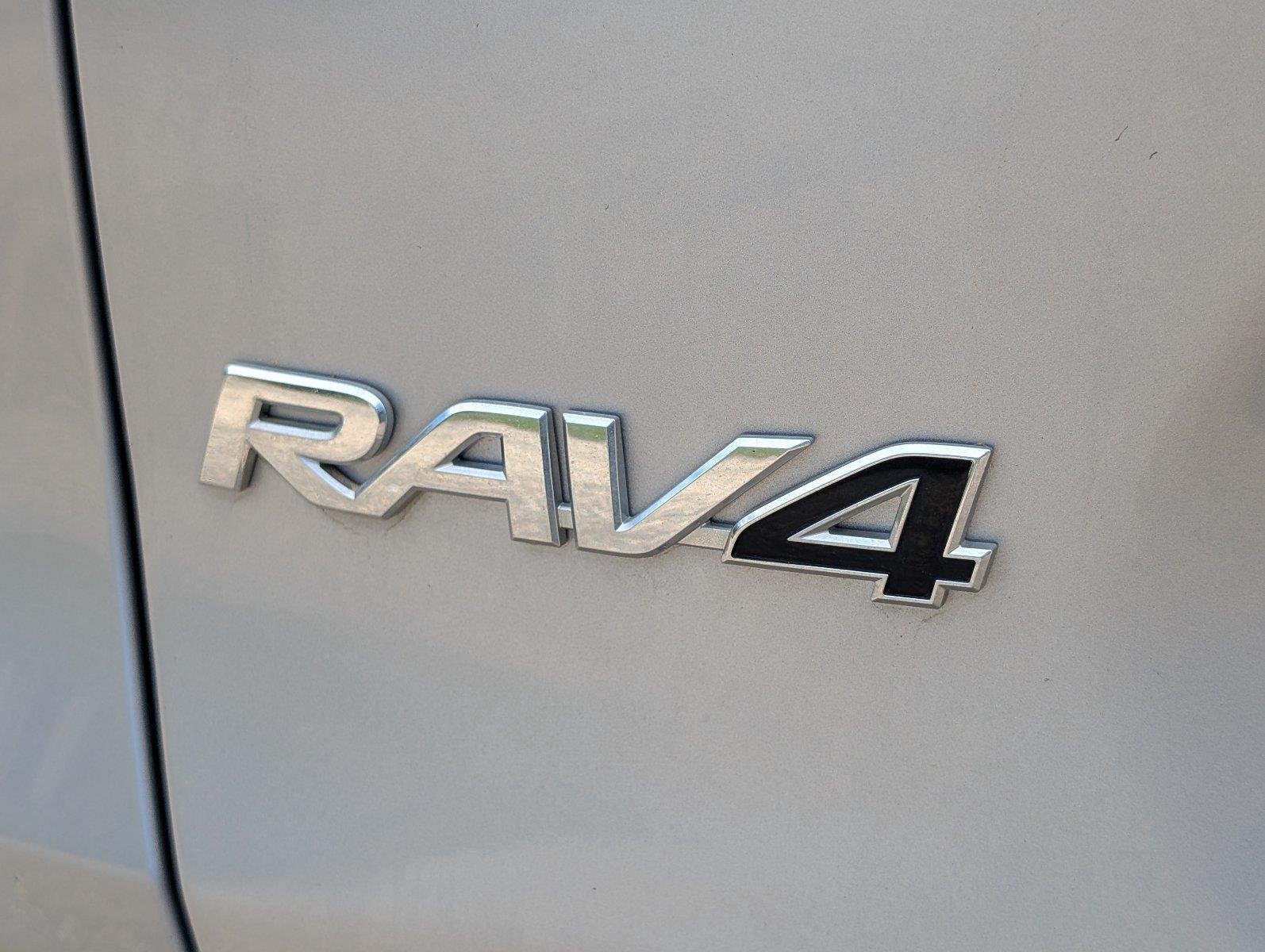 Used 2024 Silver Sky Metallic Toyota XLE Premium image 6
