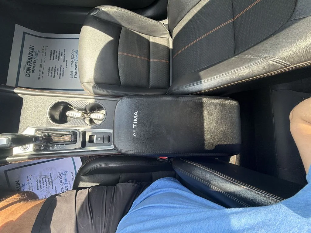 Used 2020 Black Nissan 2.5 SR image 19