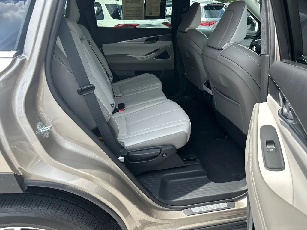 Used 2026 Silver INFINITI LUXE image 13
