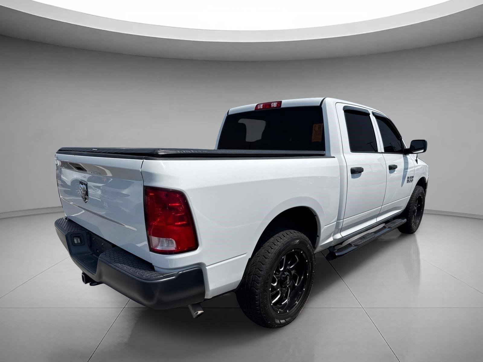 Used 2016 Bright White Clearcoat Ram Tradesman image 16