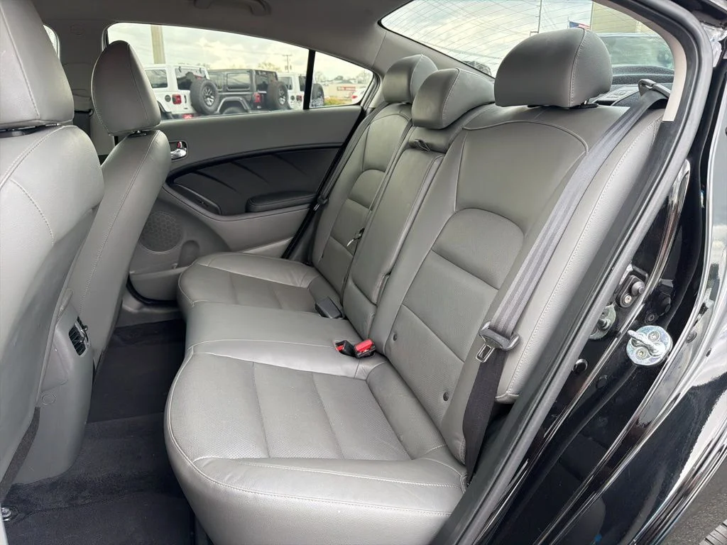 Used 2017 Black Kia EX image 18