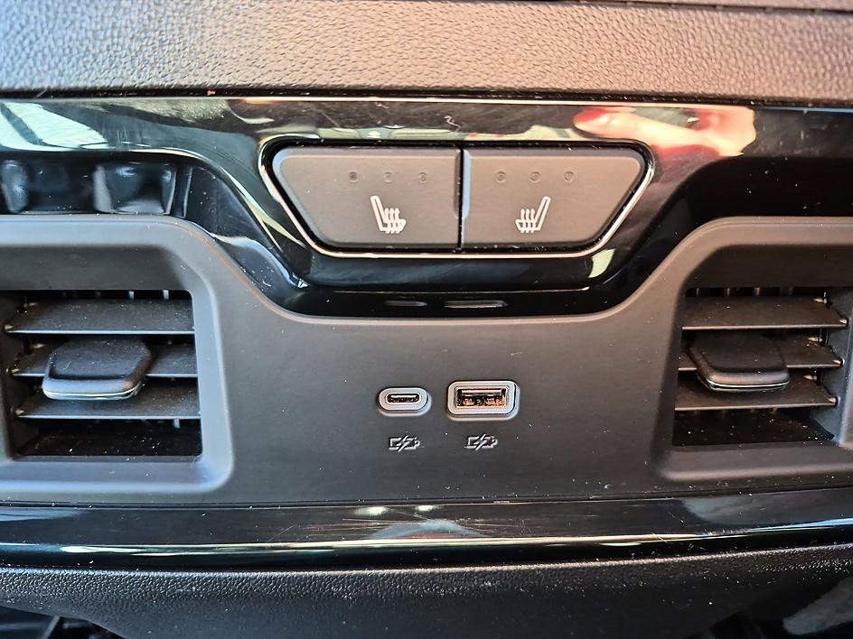 Used 2024 Summit White GMC AT4 image 32