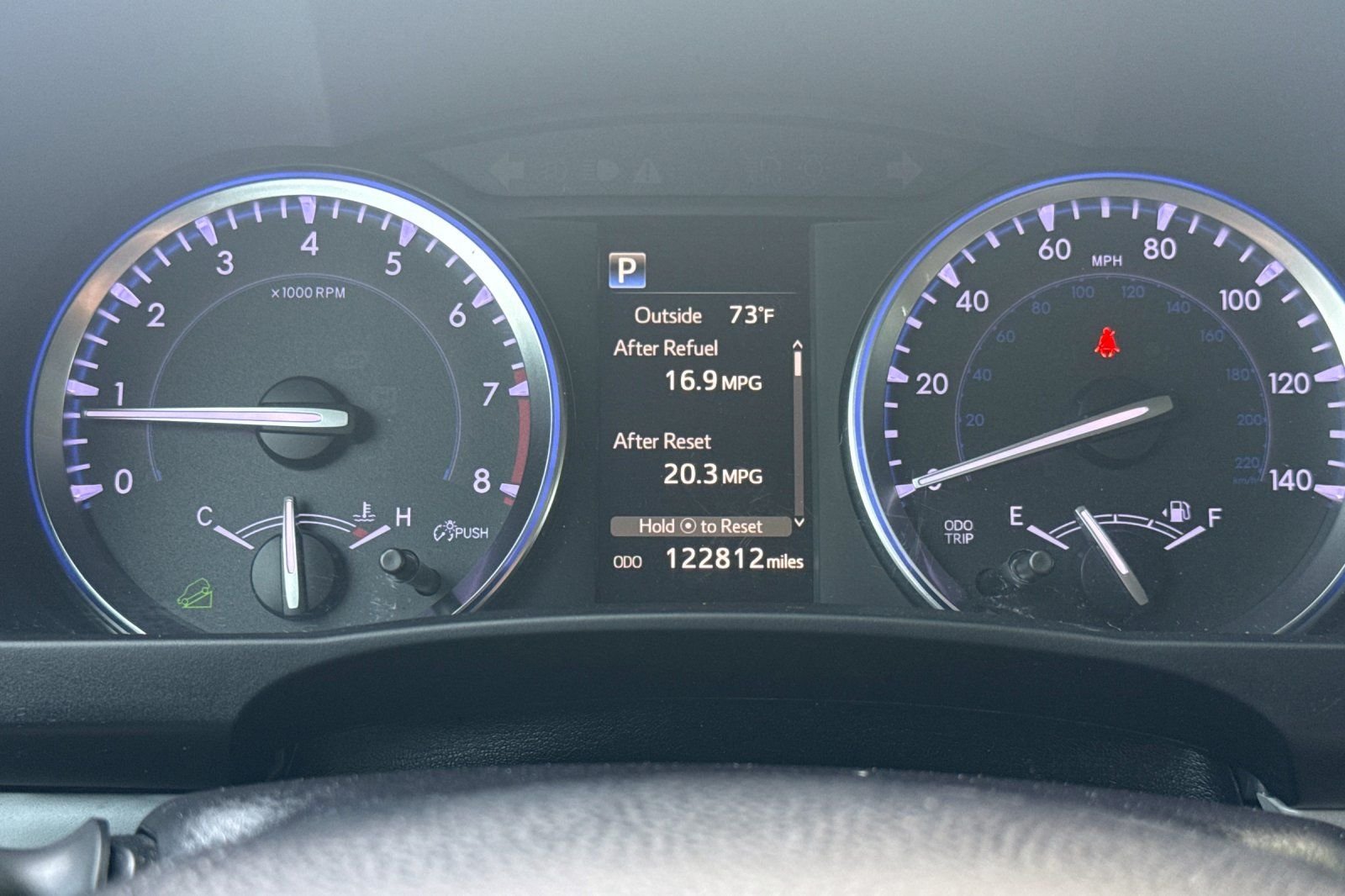 Used 2018 White Toyota XLE image 25