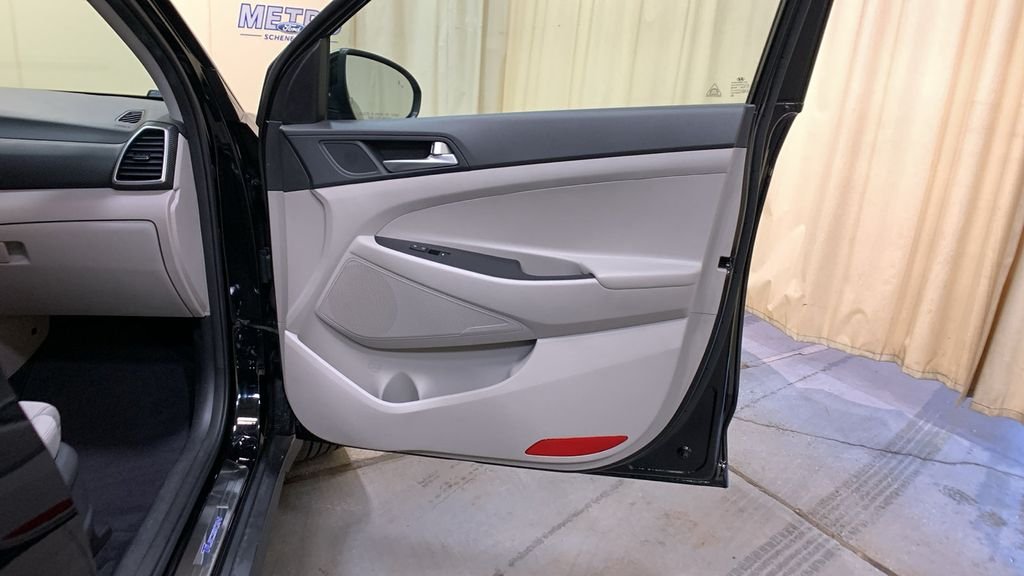 Used 2019 Black Noir Pearl Hyundai Value image 10