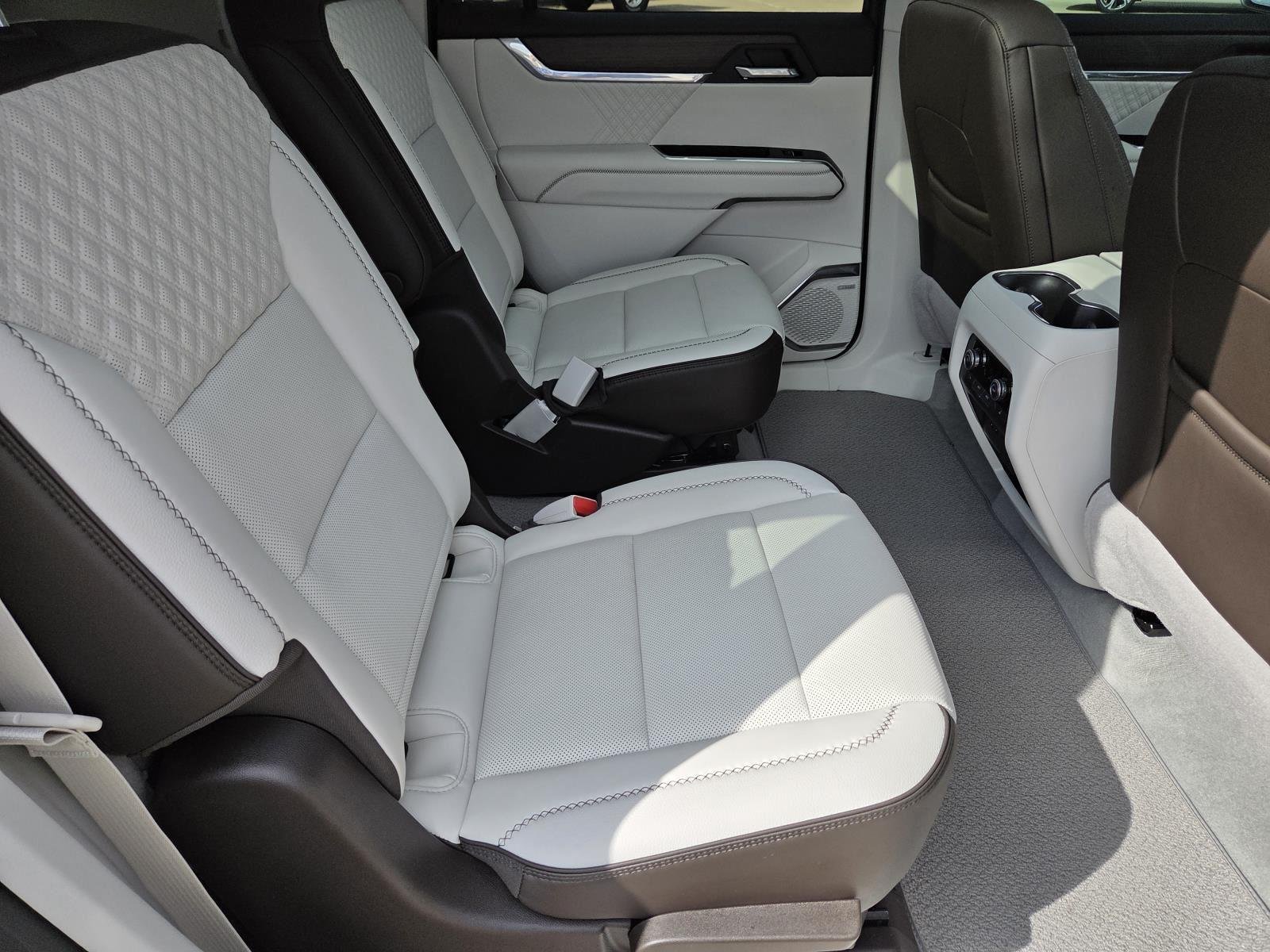 Used 2024 WHITE FROST TRICOAT GMC DNLI image 41