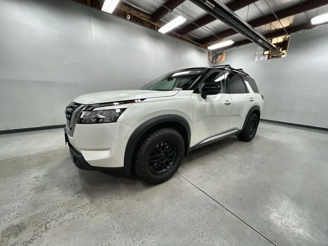 2022 Nissan Pathfinder Platinum 4WD's photo