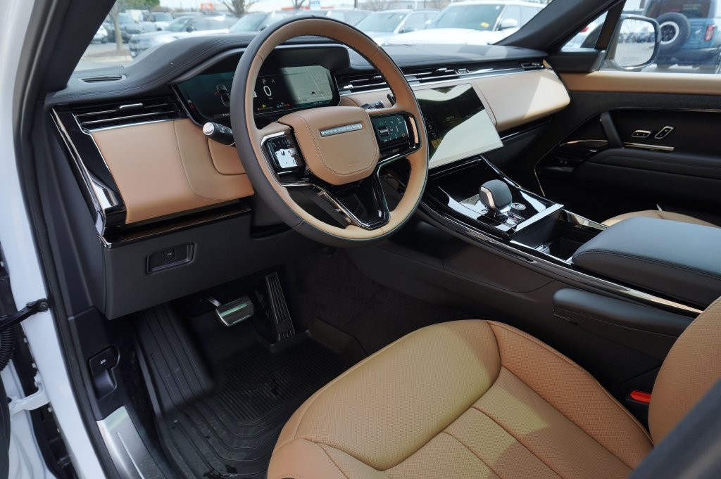 New 2026 Ostuni Pearl White Land Rover Dynamic SE image 12