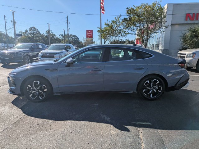 Used 2025 Blue Hyundai SEL image 6