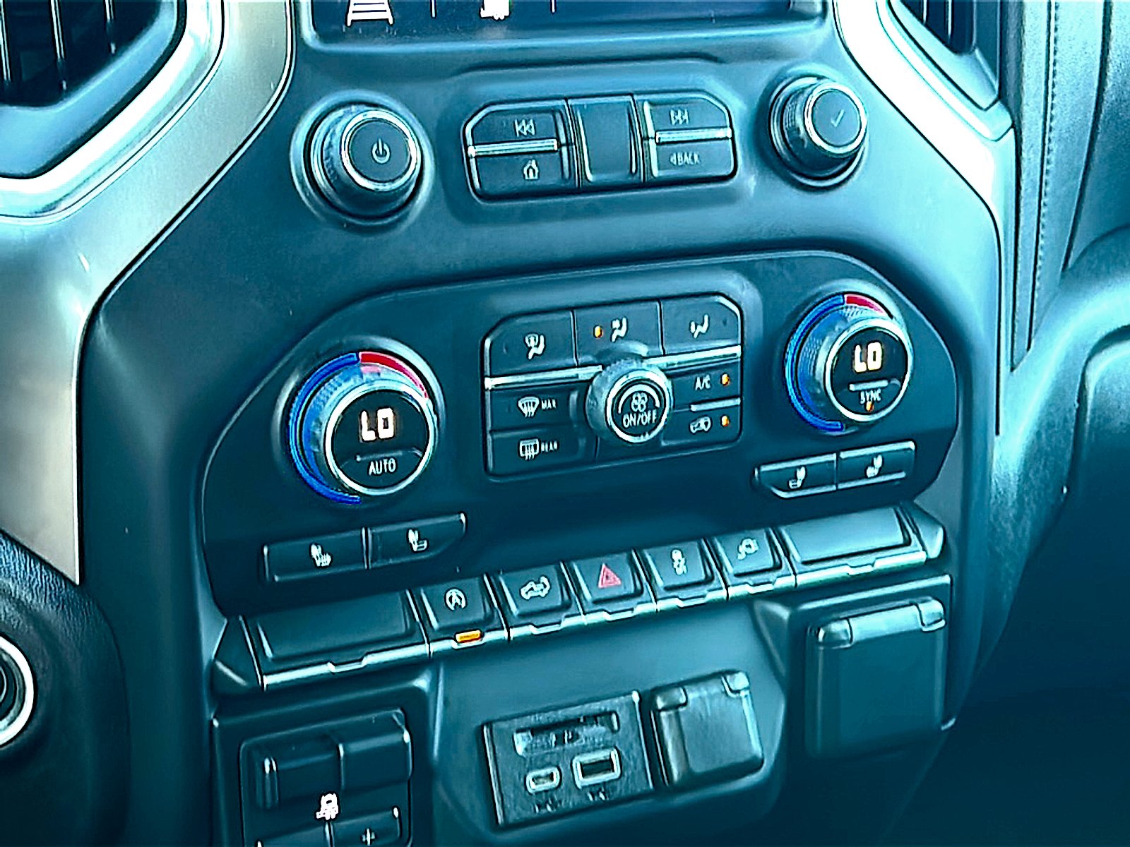 Used 2019 HAVANA BROWN METALLIC Chevrolet LT image 33