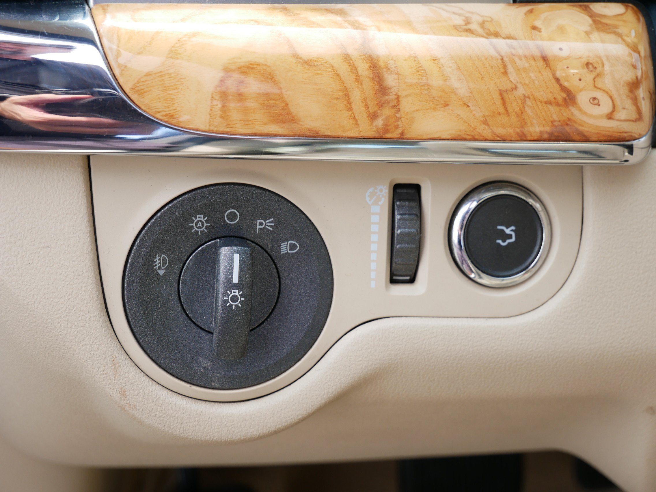 Used 2009 White Lincoln  image 18