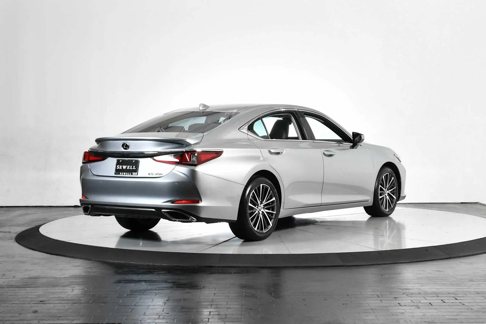 Used 2025 Iridium Lexus  image 7