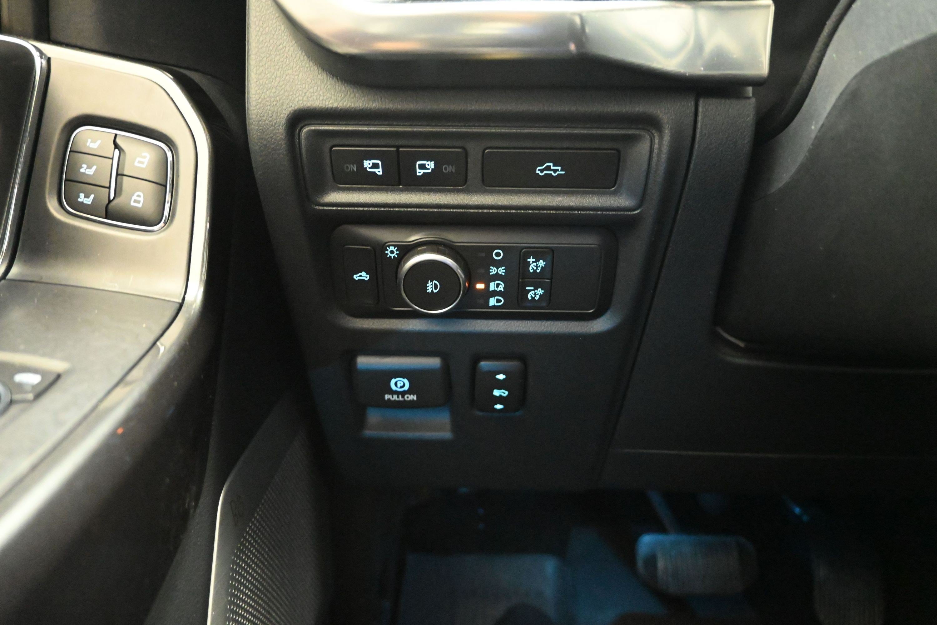 Certified Used 2021 White Metallic Ford LARIAT image 25