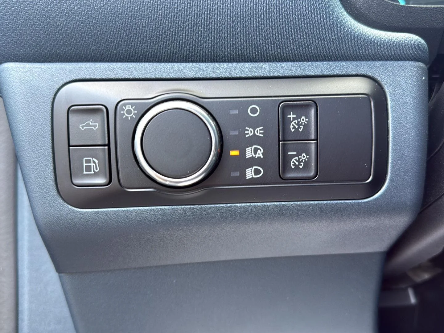 Used 2024 Carbonized Gray Metallic Ford LARIAT image 7