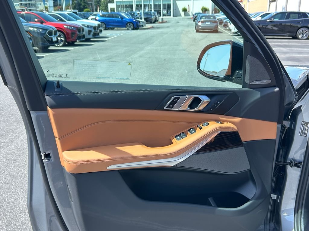New 2026 Skyscraper Grey Metallic BMW xDrive40i image 11