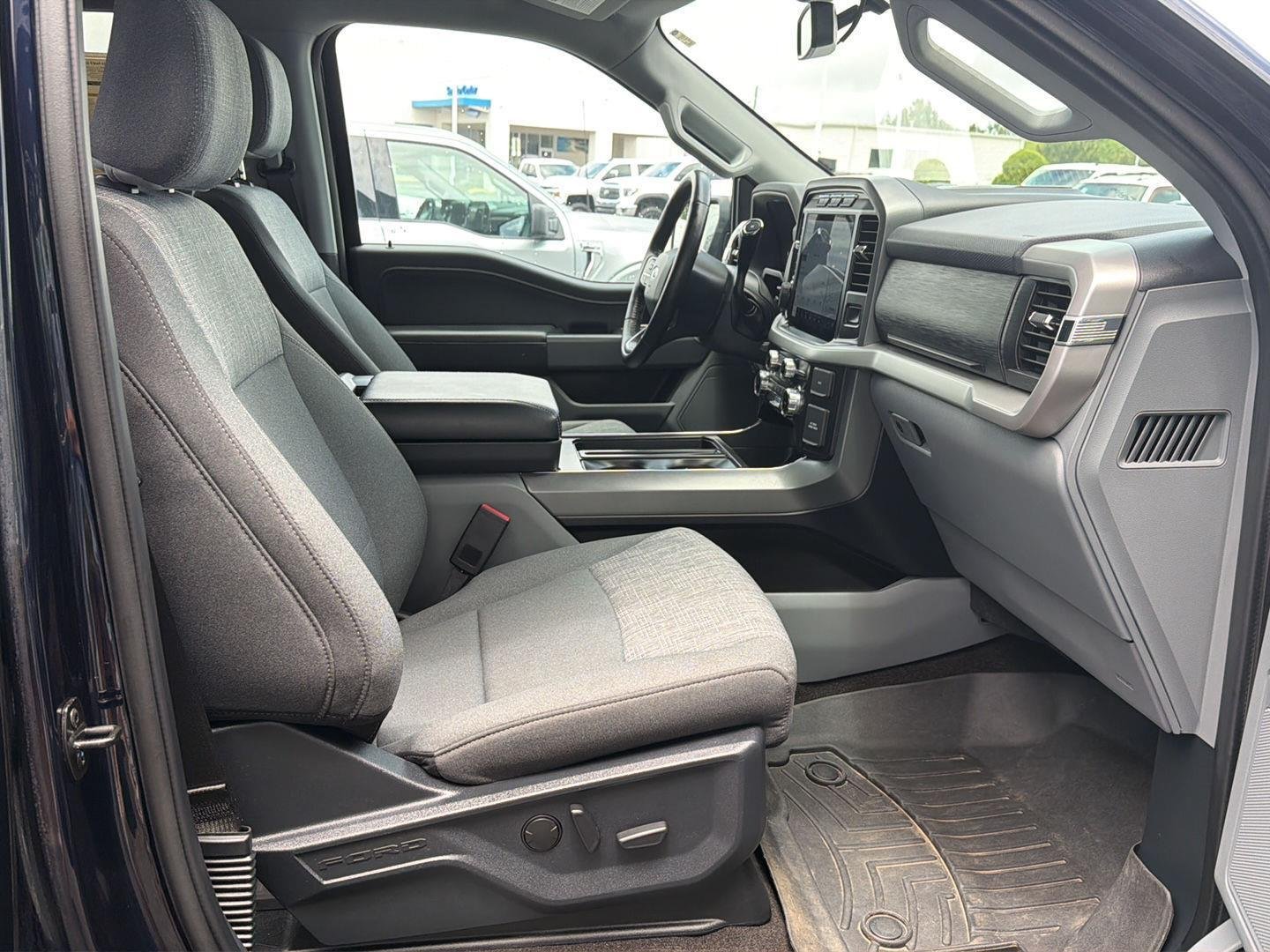 Used 2022 Antimatter Blue Ford XLT image 13