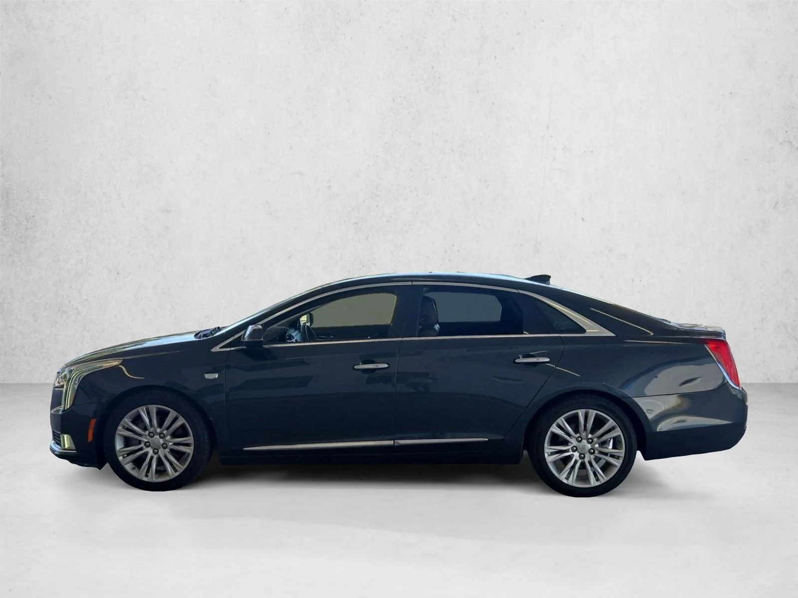 Used 2018 Stone Gray Metallic Cadillac Luxury image 8