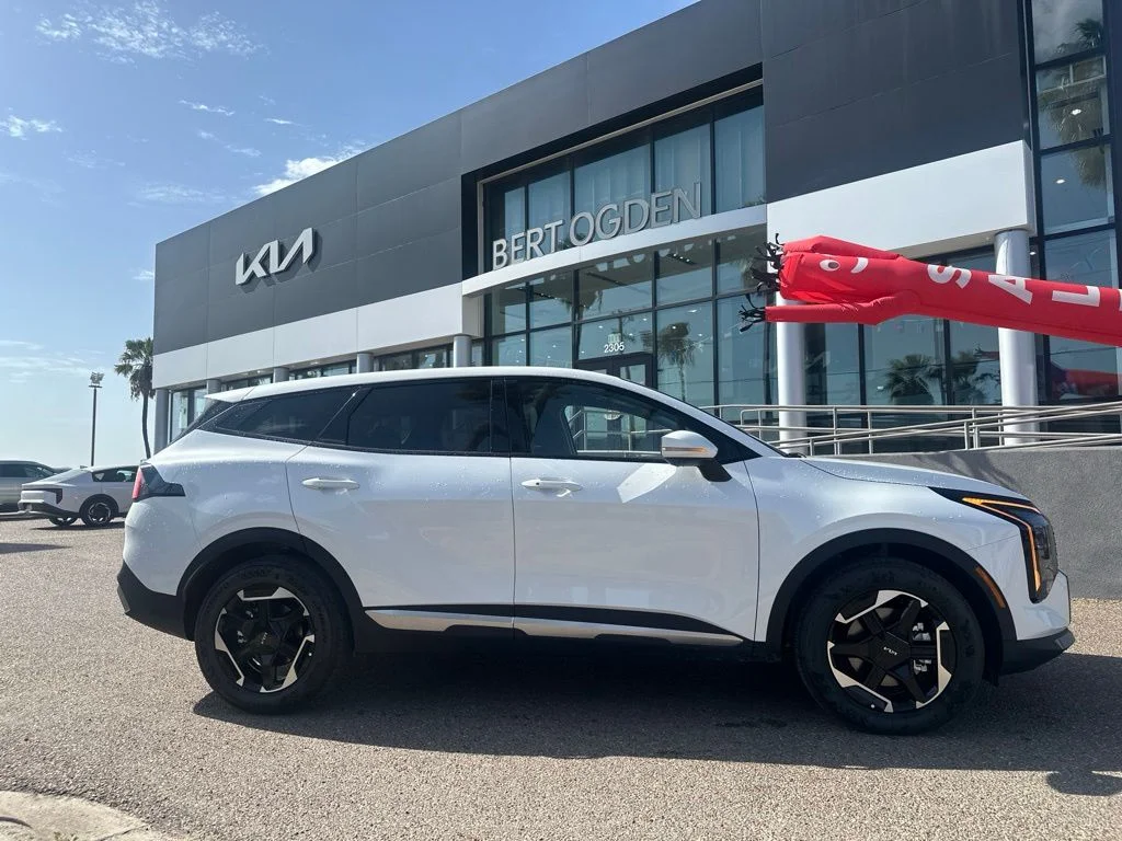 New 2027 White Kia S image 4