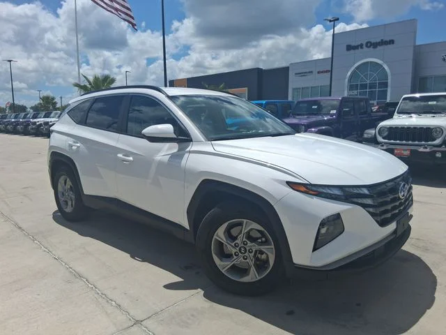Used 2024 White Hyundai SEL image 1