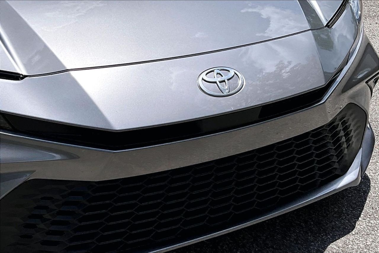 Certified Used 2025  Toyota SE image 33